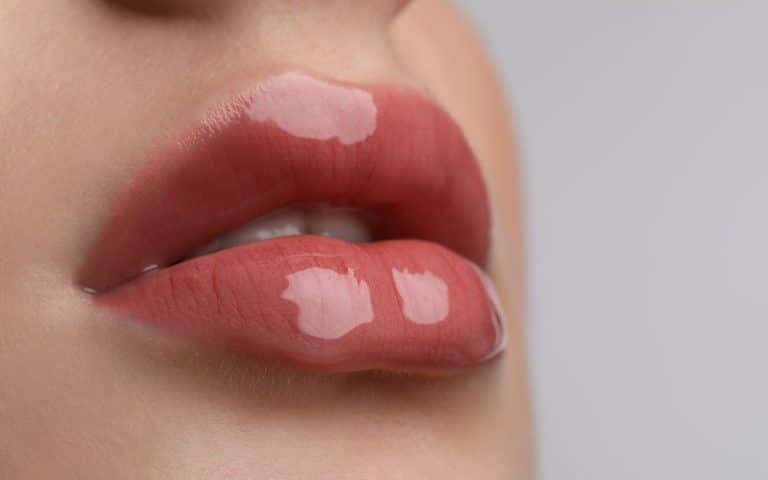 איך ליצור מראה שפתיים מושלם ליום האהבה