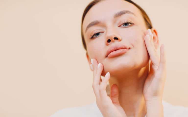על מתיחת פנים וסימנים מקדימים של הזדקנות העור