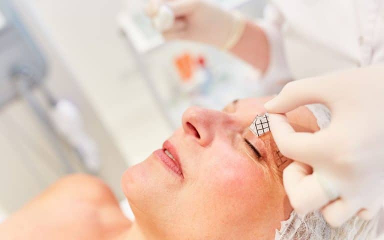 ניתוח מתיחת פנים