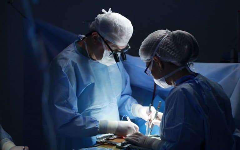 כיצד לבחור מנתח אף